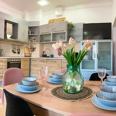 Two Bedroom - Alexandrovska - Location - Bus, Train And Marine Stations, Next To Sea Garden And Apartment