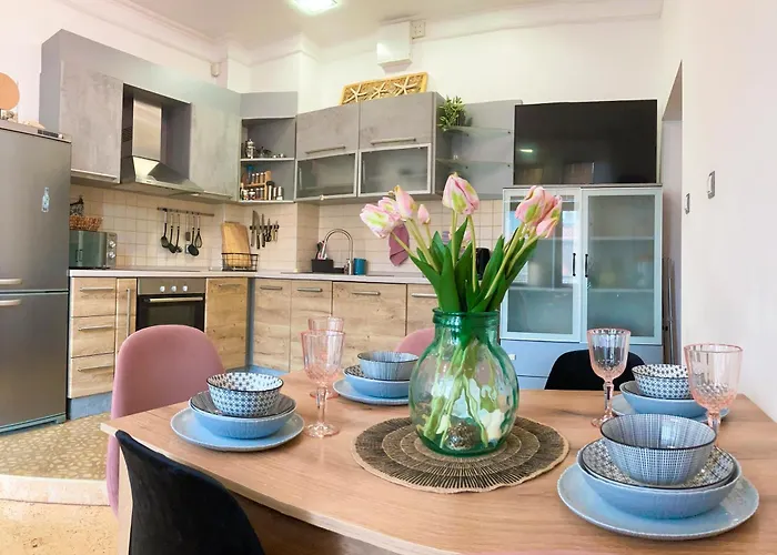 Two Bedroom - Alexandrovska - Location - Bus, Train And Marine Stations, Next To Sea Garden And Apartament