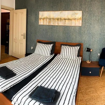 Two Bedroom - Alexandrovska - Location - Bus, Train And Marine Stations, Next To Sea Garden And Apartmán *