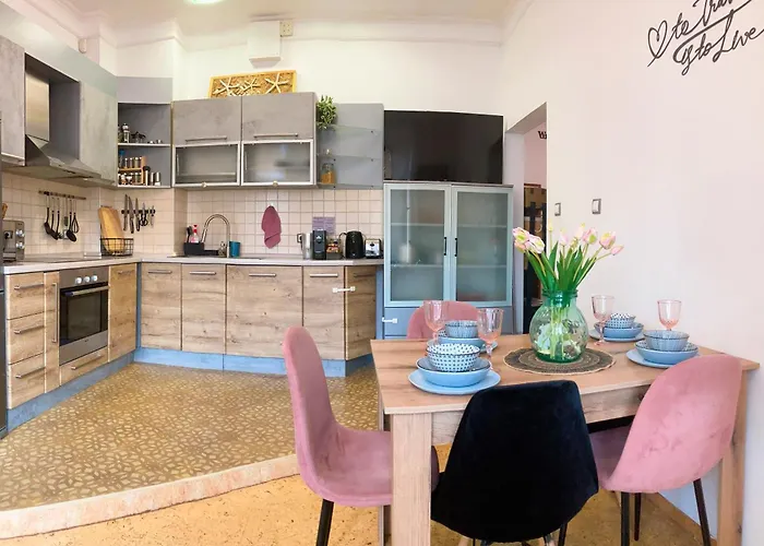 Two Bedroom - Alexandrovska - Location - Bus, Train And Marine Stations, Next To Sea Garden And